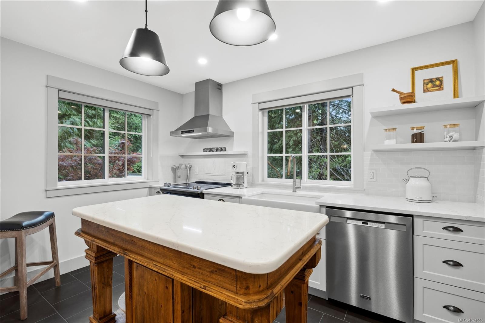 7190 Hase Pl, Lantzville, BC