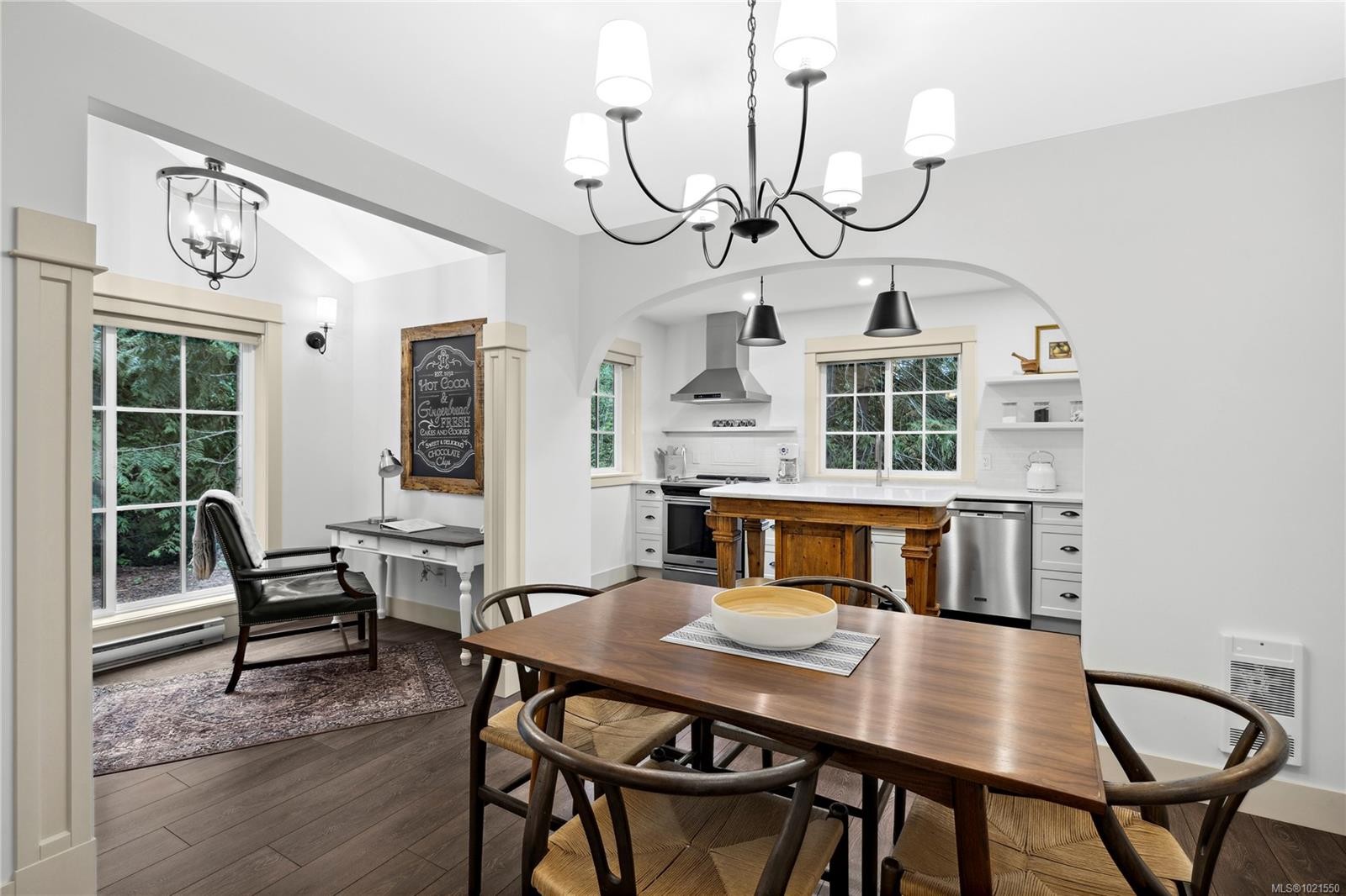 7190 Hase Pl, Lantzville, BC