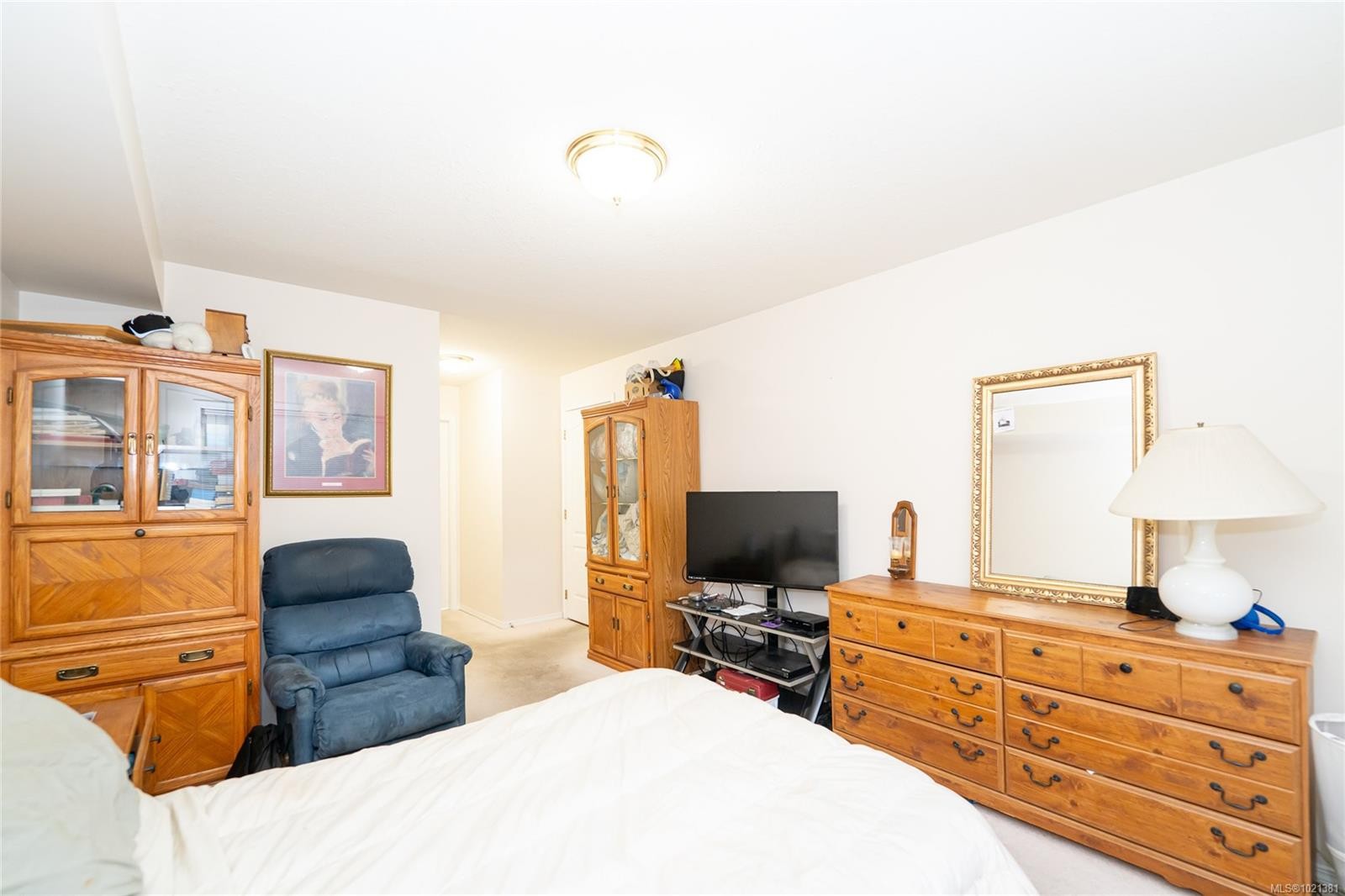 302-275 First St, Duncan, BC - Indoor Photo Showing Bedroom
