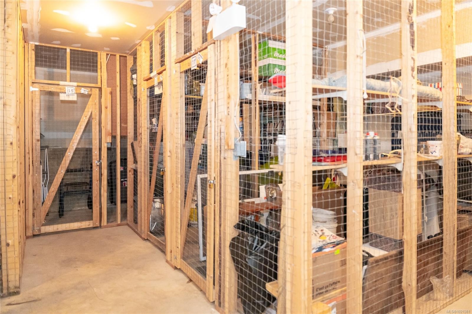 302-275 First St, Duncan, BC - Indoor With Storage