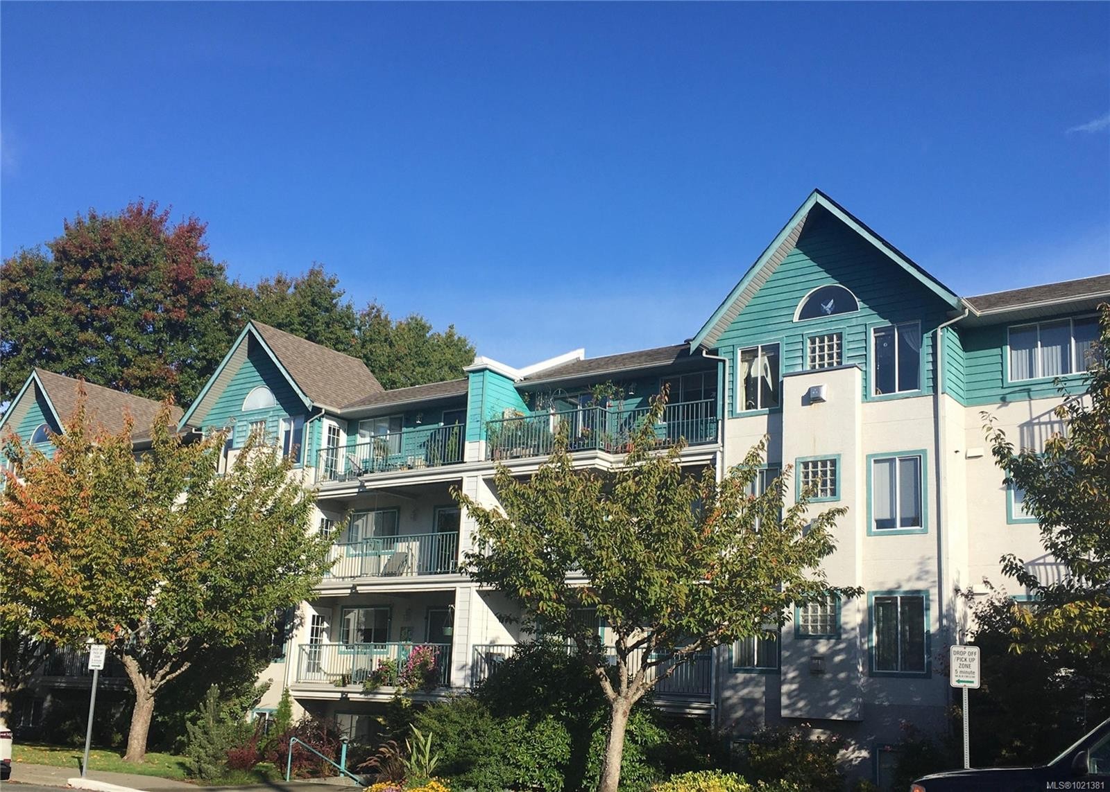 302-275 First St, Duncan, BC - Outdoor