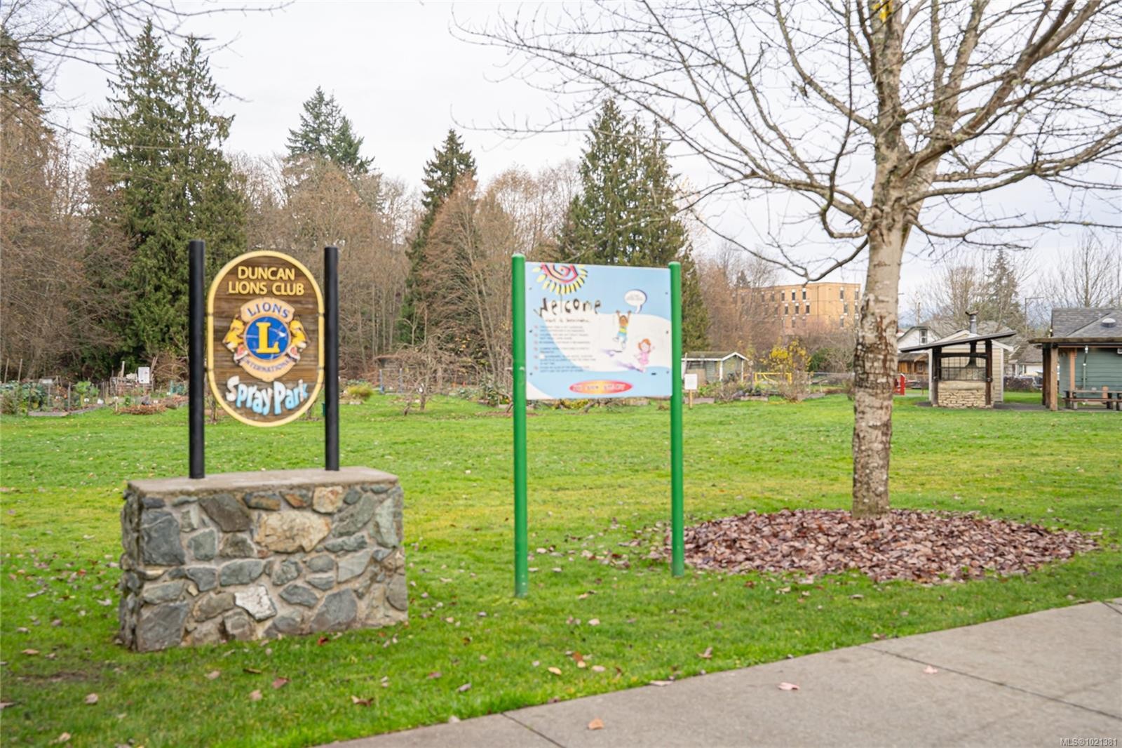 302-275 First St, Duncan, BC - Outdoor