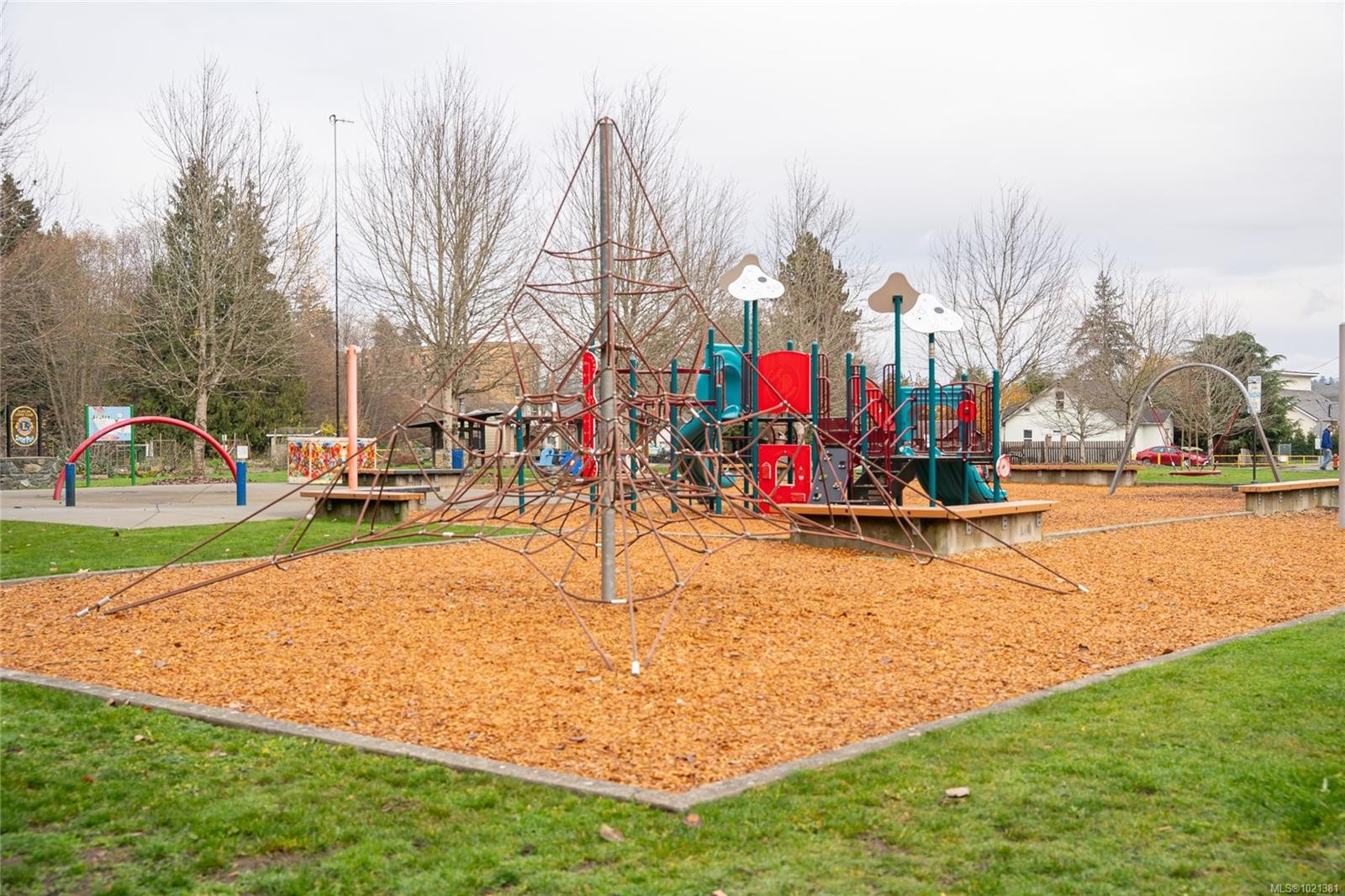 302-275 First St, Duncan, BC - Outdoor