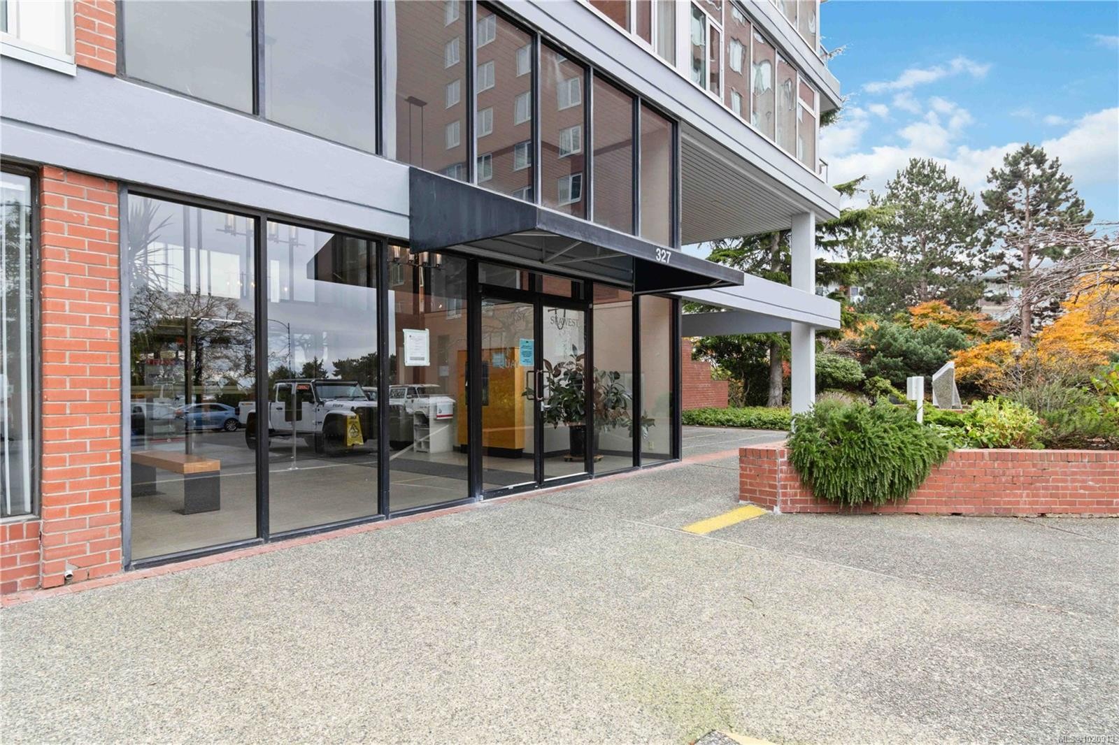 206-327 Maitland St, Victoria, BC - Outdoor With Balcony