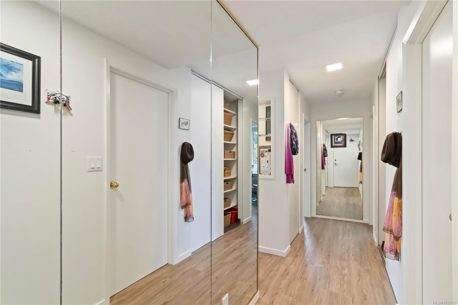 206-327 Maitland St, Victoria, BC - Indoor Photo Showing Other Room