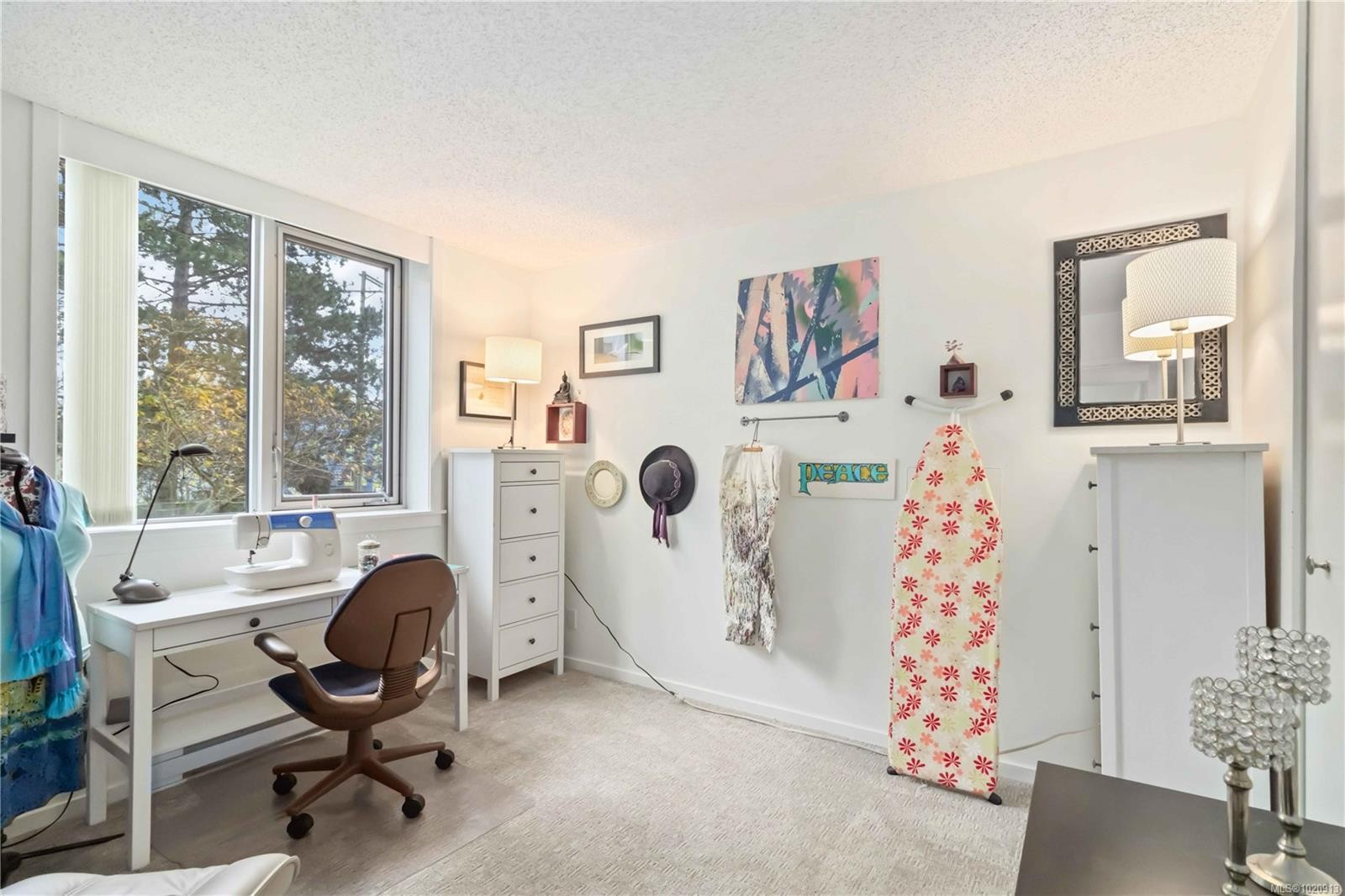 206-327 Maitland St, Victoria, BC - Indoor Photo Showing Other Room