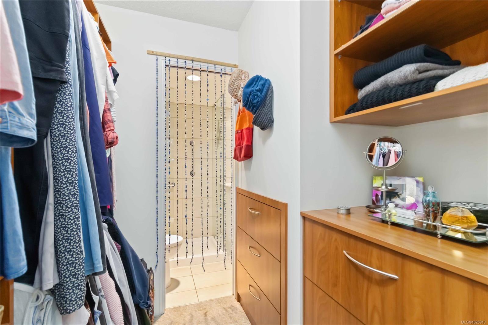 206-327 Maitland St, Victoria, BC - Indoor With Storage