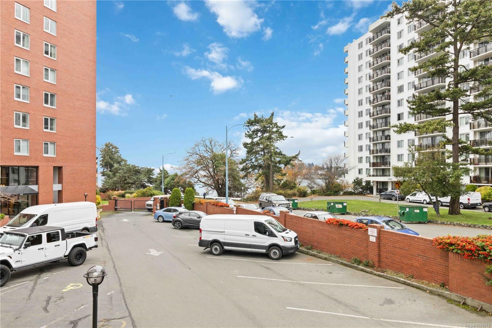 206-327 Maitland St, Victoria, BC - Outdoor With Balcony