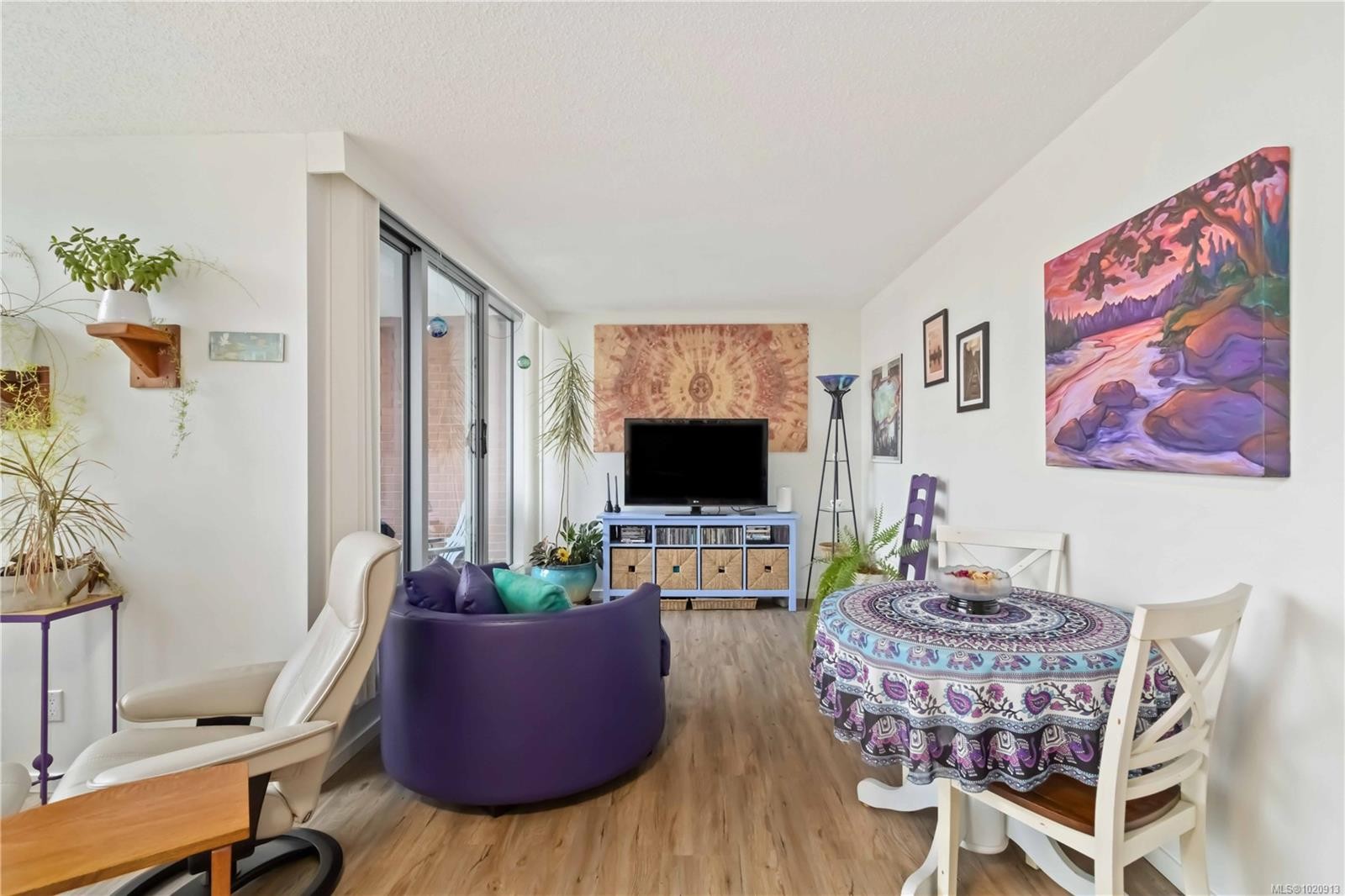 206-327 Maitland St, Victoria, BC - Indoor