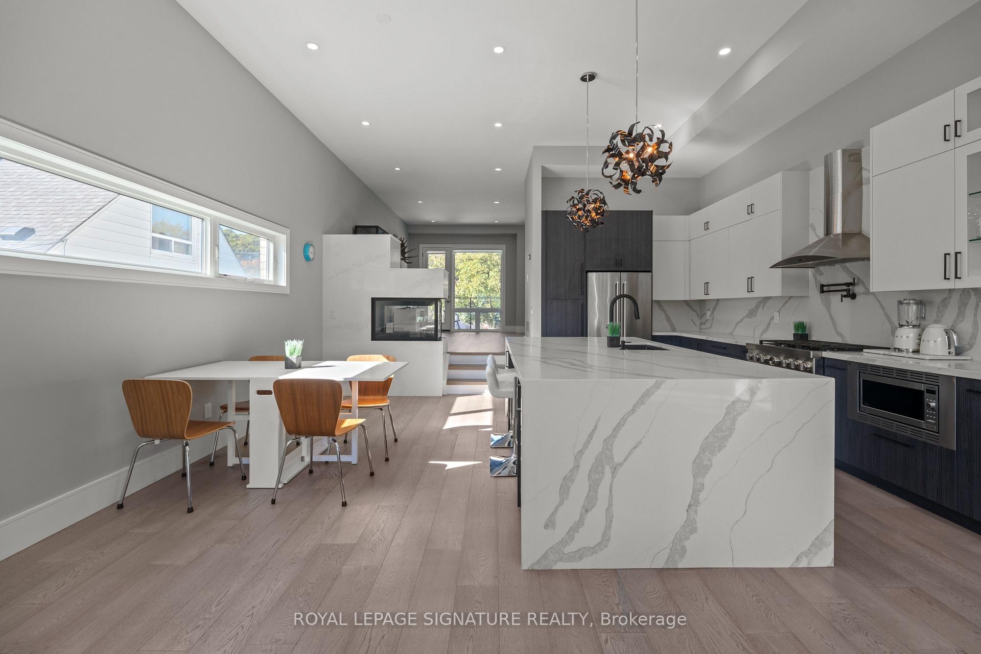 425B Valermo Drive, Toronto, ON - Indoor Photo Showing Other Room