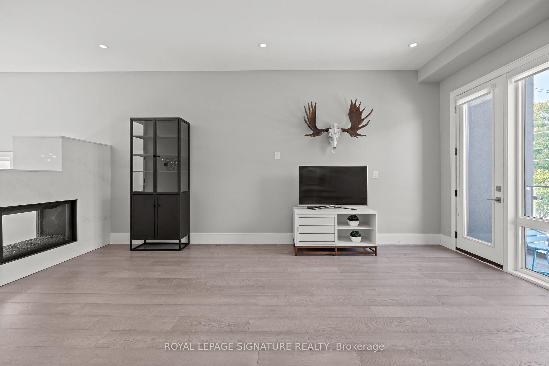 425B Valermo Drive, Toronto, ON - Indoor Photo Showing Living Room With Fireplace