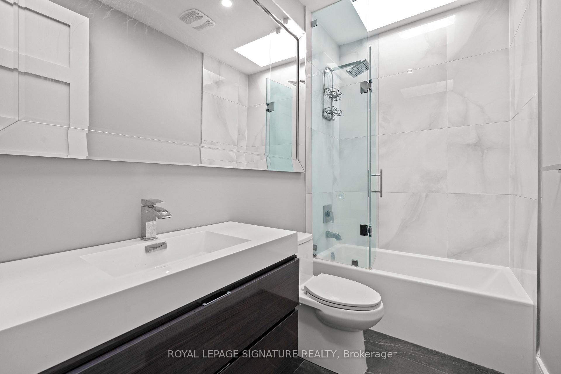 425B Valermo Drive, Toronto, ON - Indoor Photo Showing Bathroom
