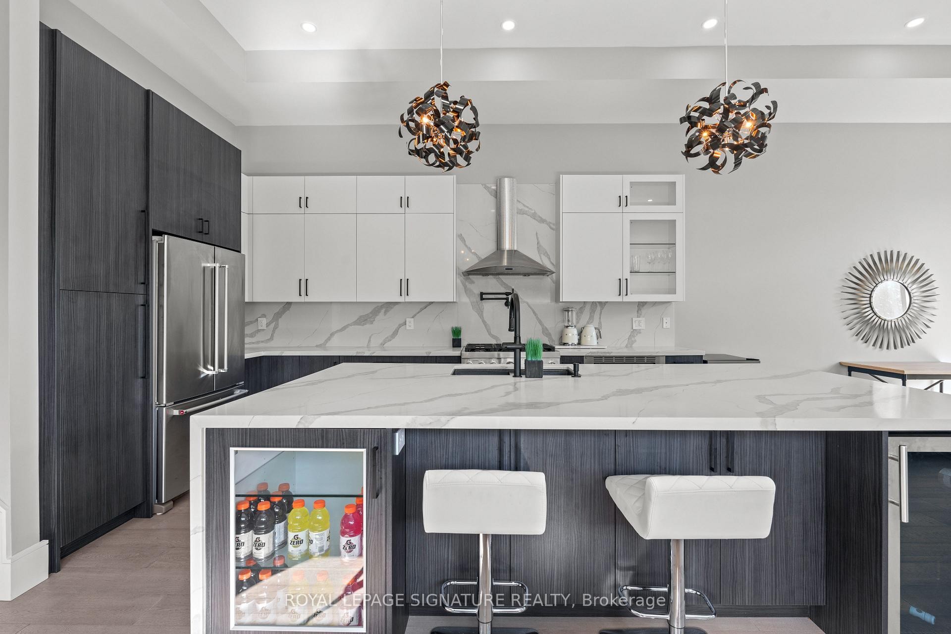 425B Valermo Drive, Toronto, ON - Indoor Photo Showing Kitchen With Upgraded Kitchen