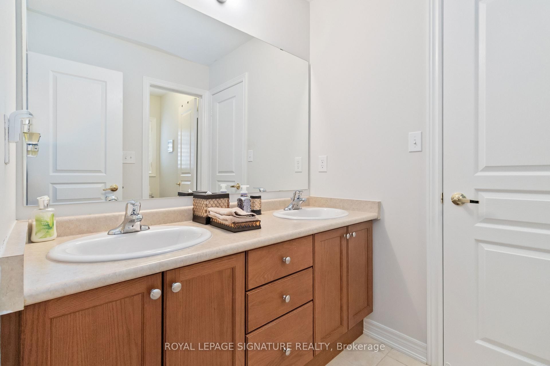 573 Gardenbrook Avenue, Oakville, ON - Indoor Photo Showing Bathroom