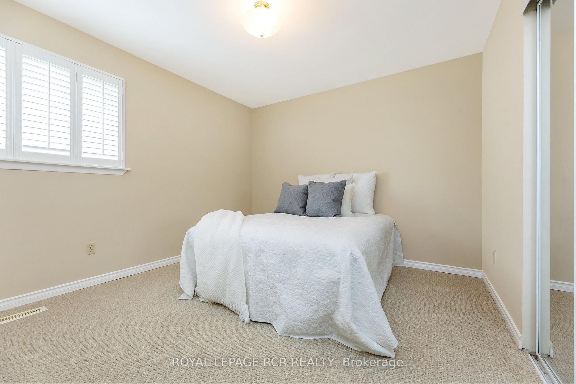 37 Grassmere Crescent, Brampton, ON - Indoor Photo Showing Bedroom