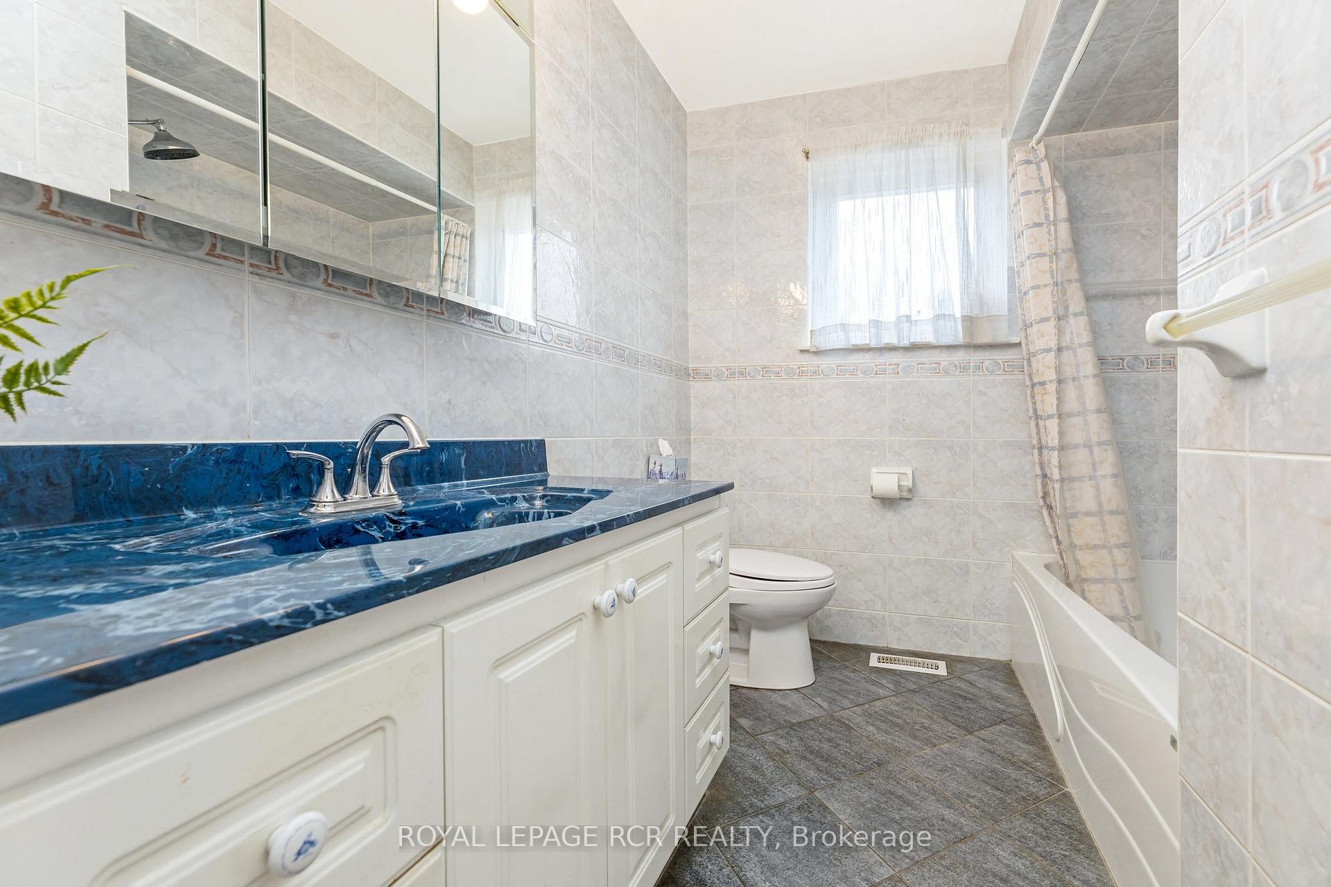 37 Grassmere Crescent, Brampton, ON - Indoor Photo Showing Bathroom