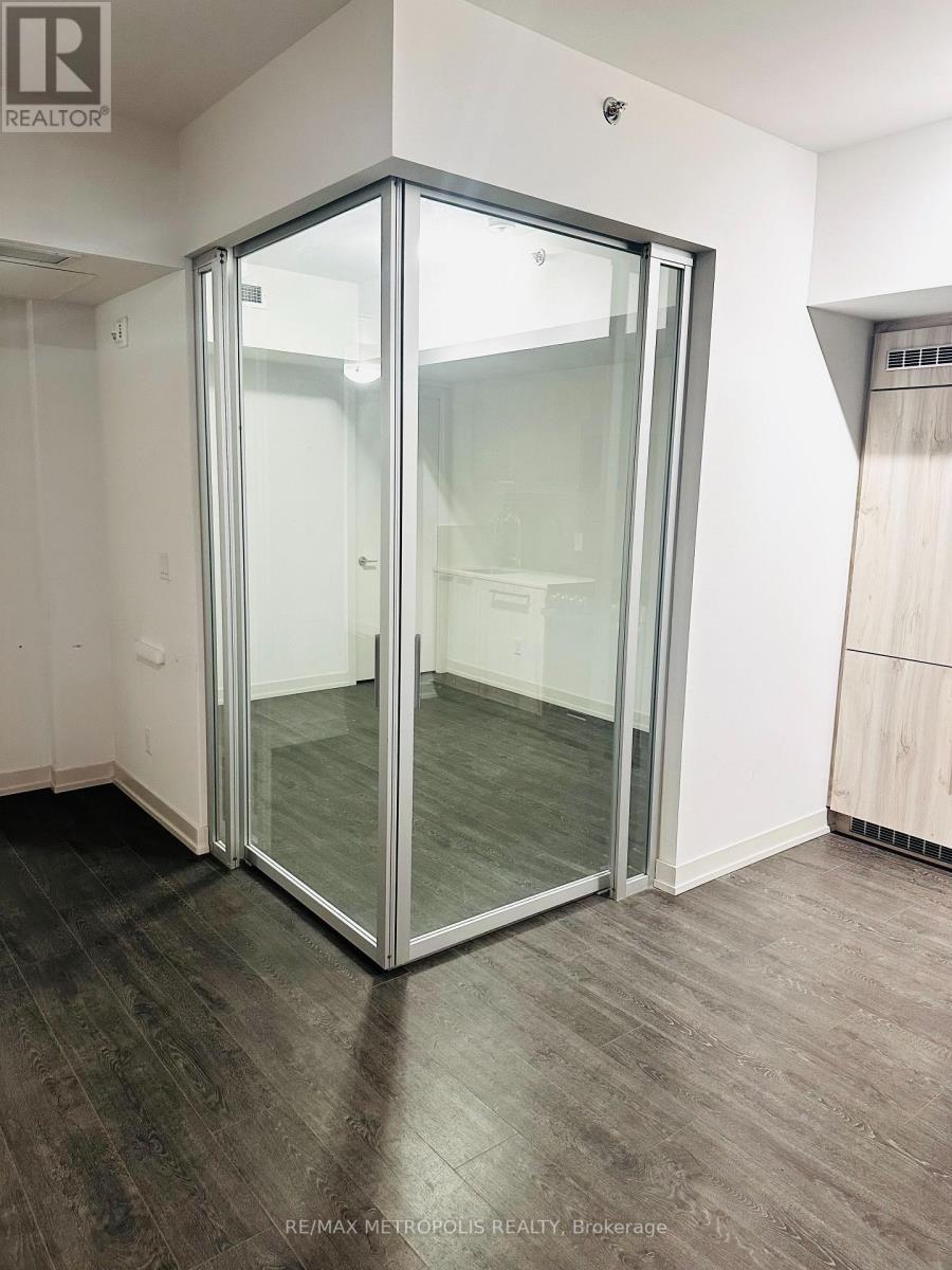 20 - 2203 Kingston Road, Toronto, ON - Indoor Photo Showing Other Room