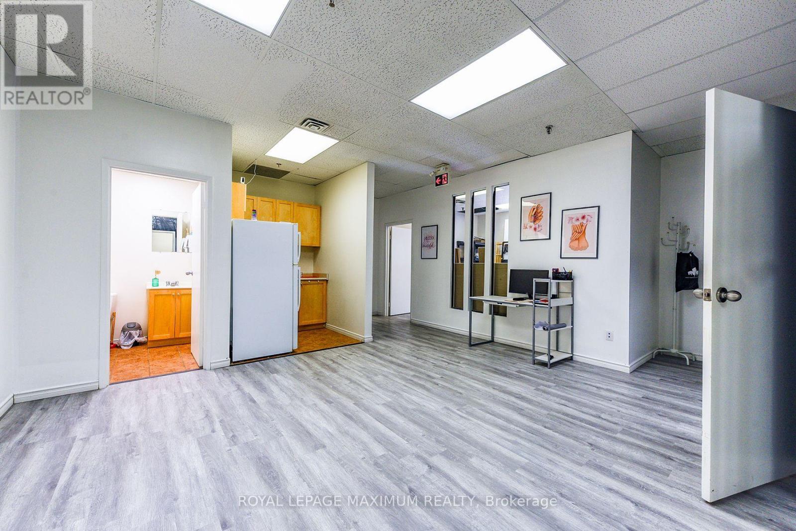 C10 - 4220 Steeles Avenue W, Vaughan, ON