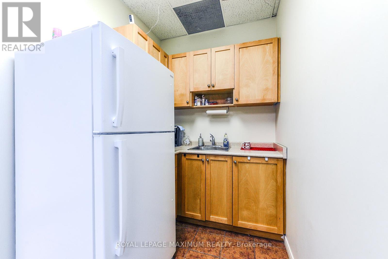 C10 - 4220 Steeles Avenue W, Vaughan, ON