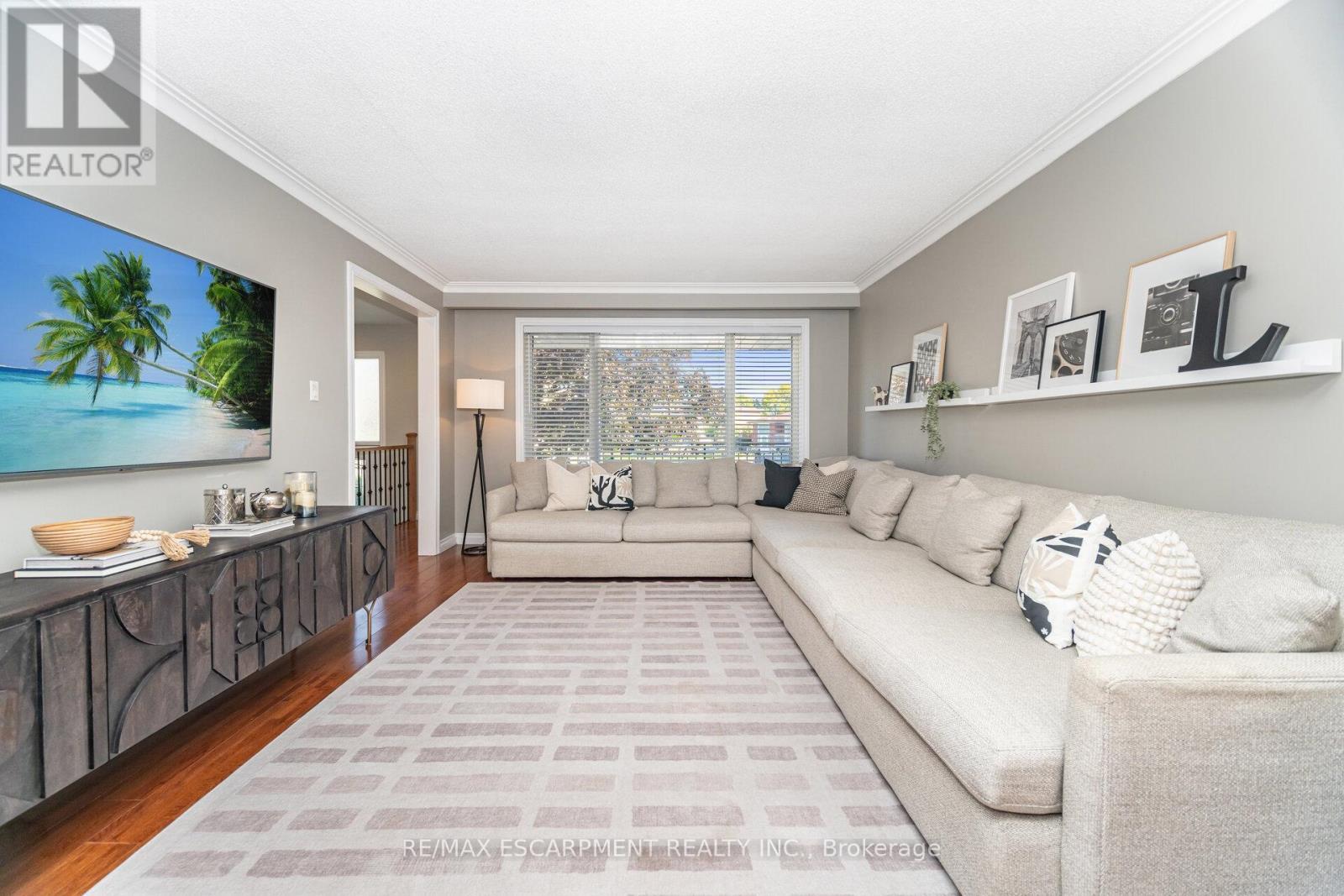 154 Rainbow Drive, Vaughan, ON - Indoor Photo Showing Living Room