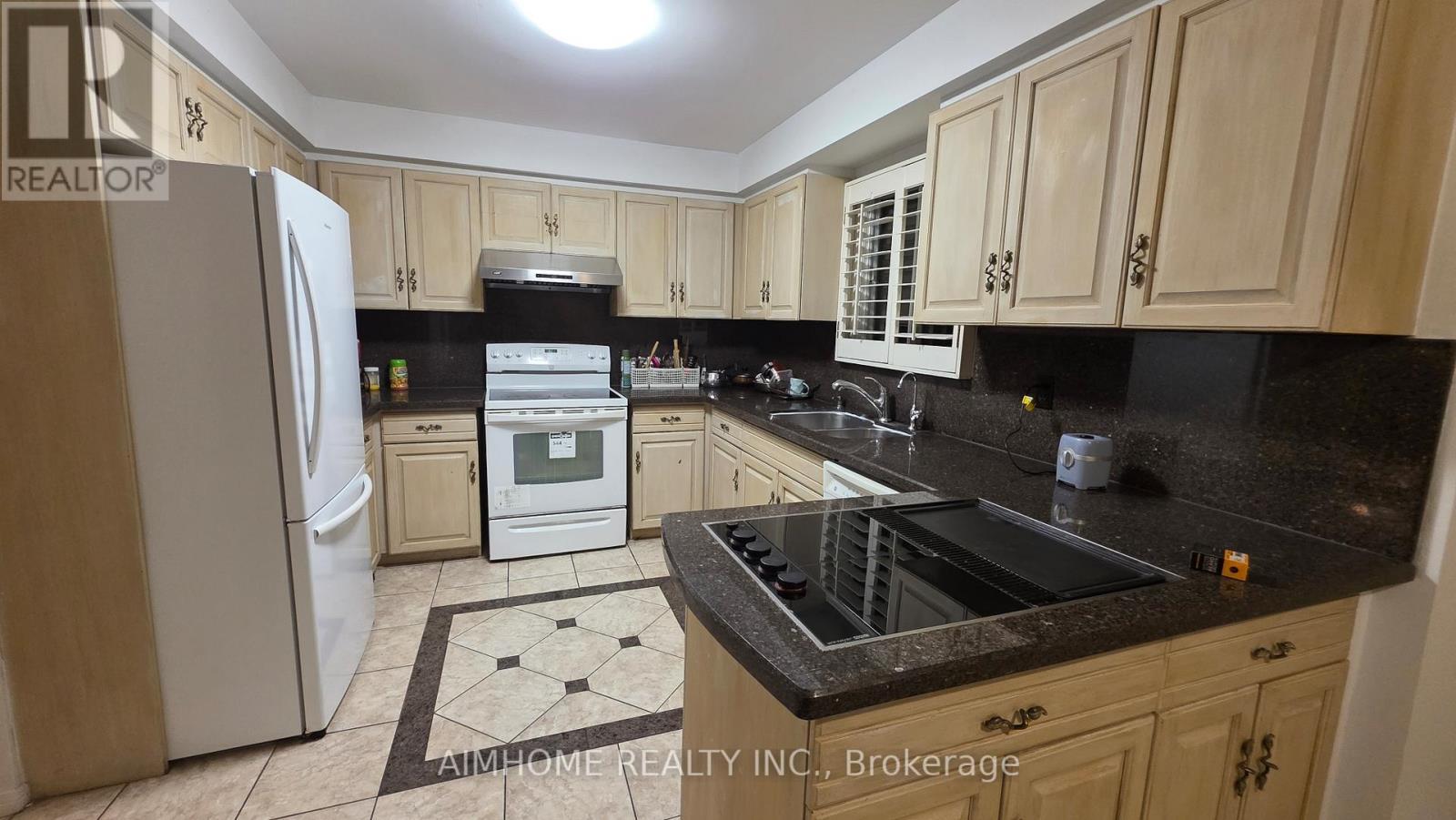 18 Brookshire Circle, Markham, ON - Indoor Photo Showing Kitchen