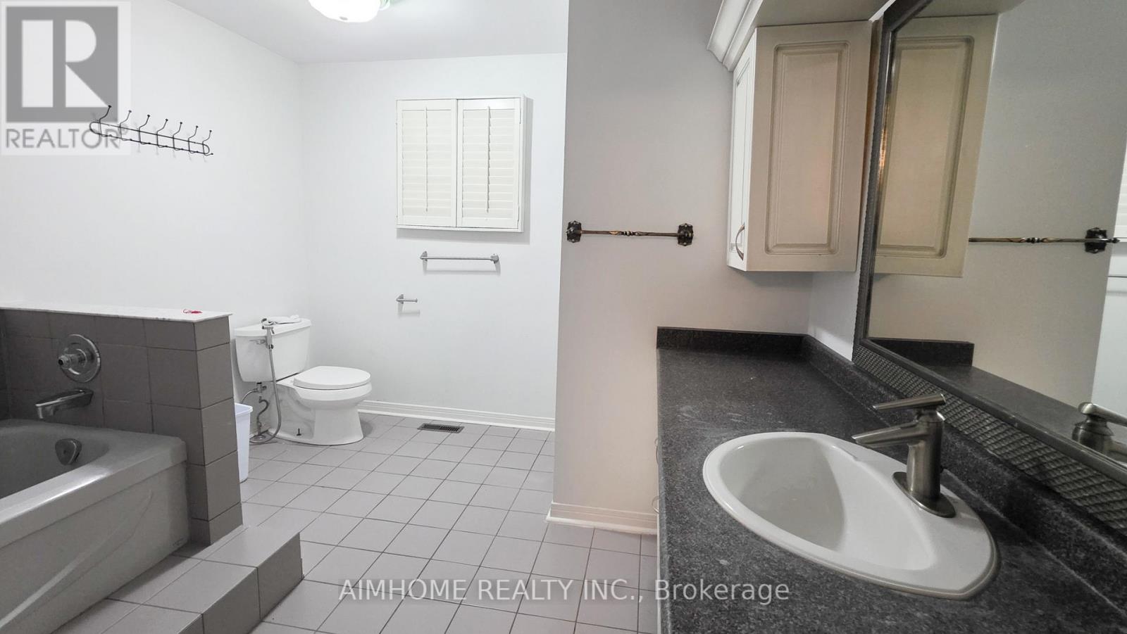 18 Brookshire Circle, Markham, ON - Indoor Photo Showing Bathroom