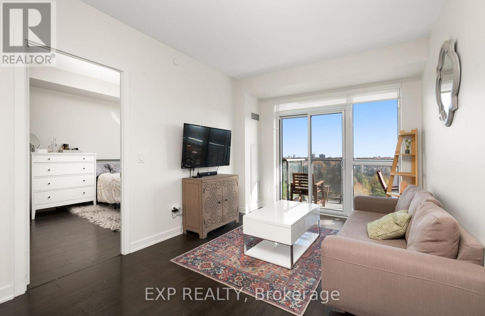 706 - 4655 Glen Erin Drive, Mississauga, ON - Indoor Photo Showing Living Room