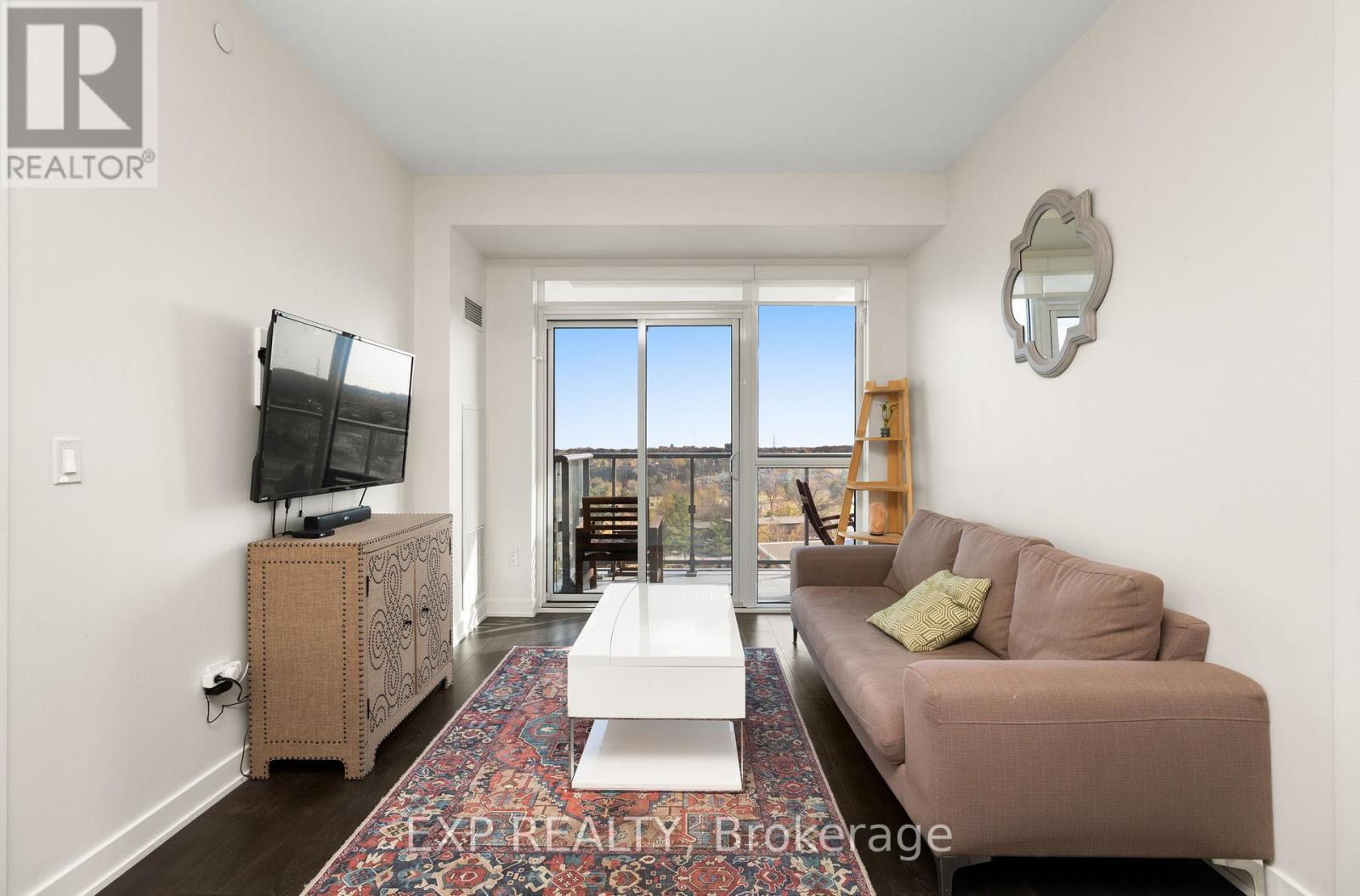 706 - 4655 Glen Erin Drive, Mississauga, ON - Indoor Photo Showing Living Room