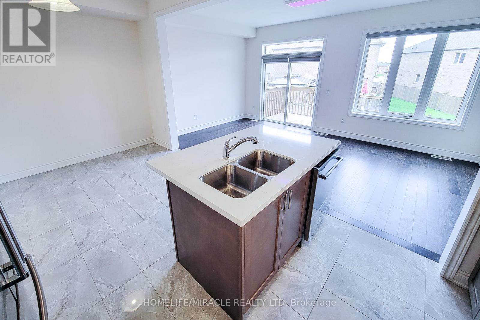 1101 Garner Road E, Hamilton, ON - Indoor Photo Showing Kitchen With Double Sink