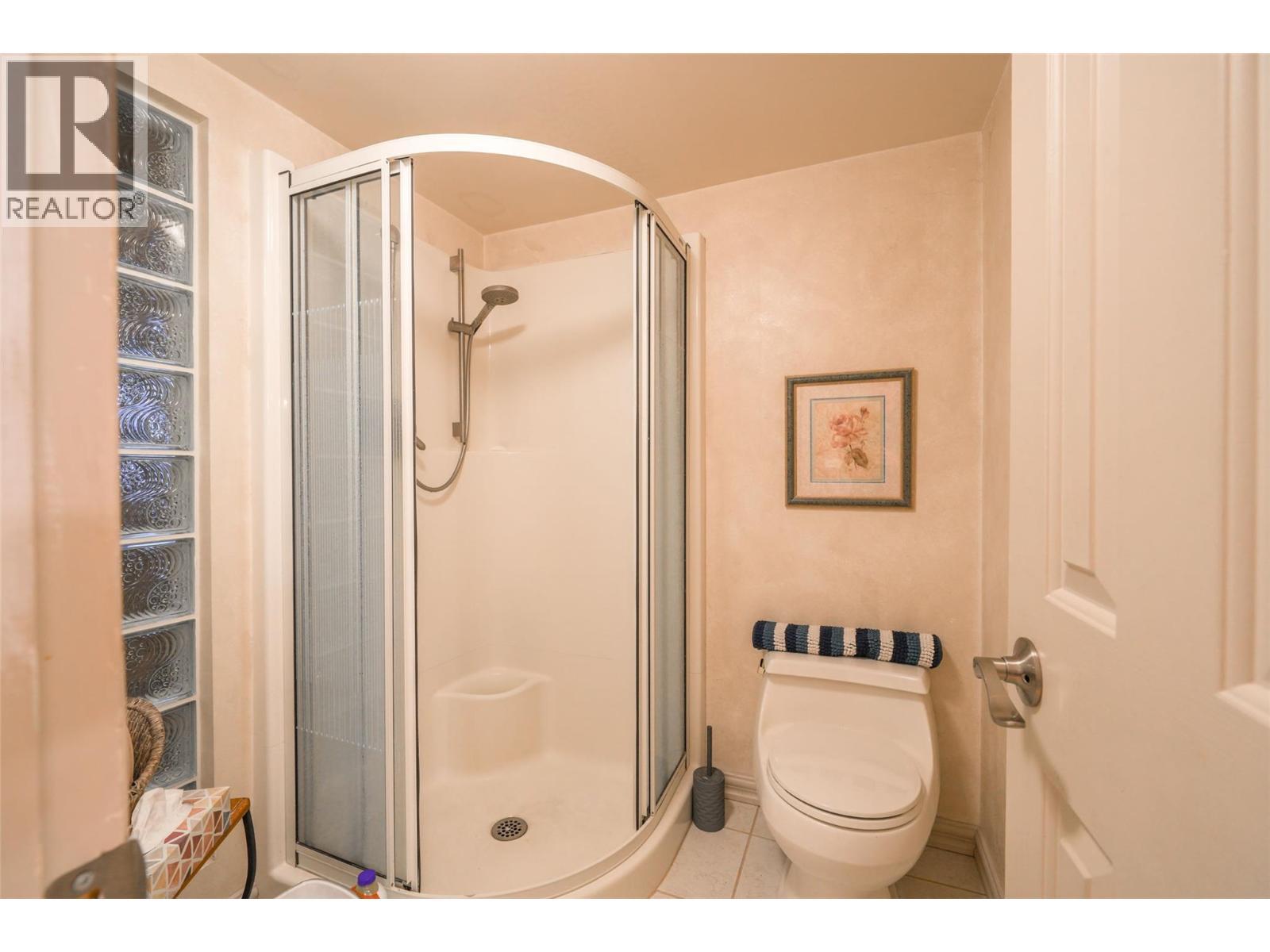 Luxurious primary ensuite 5 pce - 14038 Ponderosa Way, Coldstream, BC - Indoor Photo Showing Bathroom