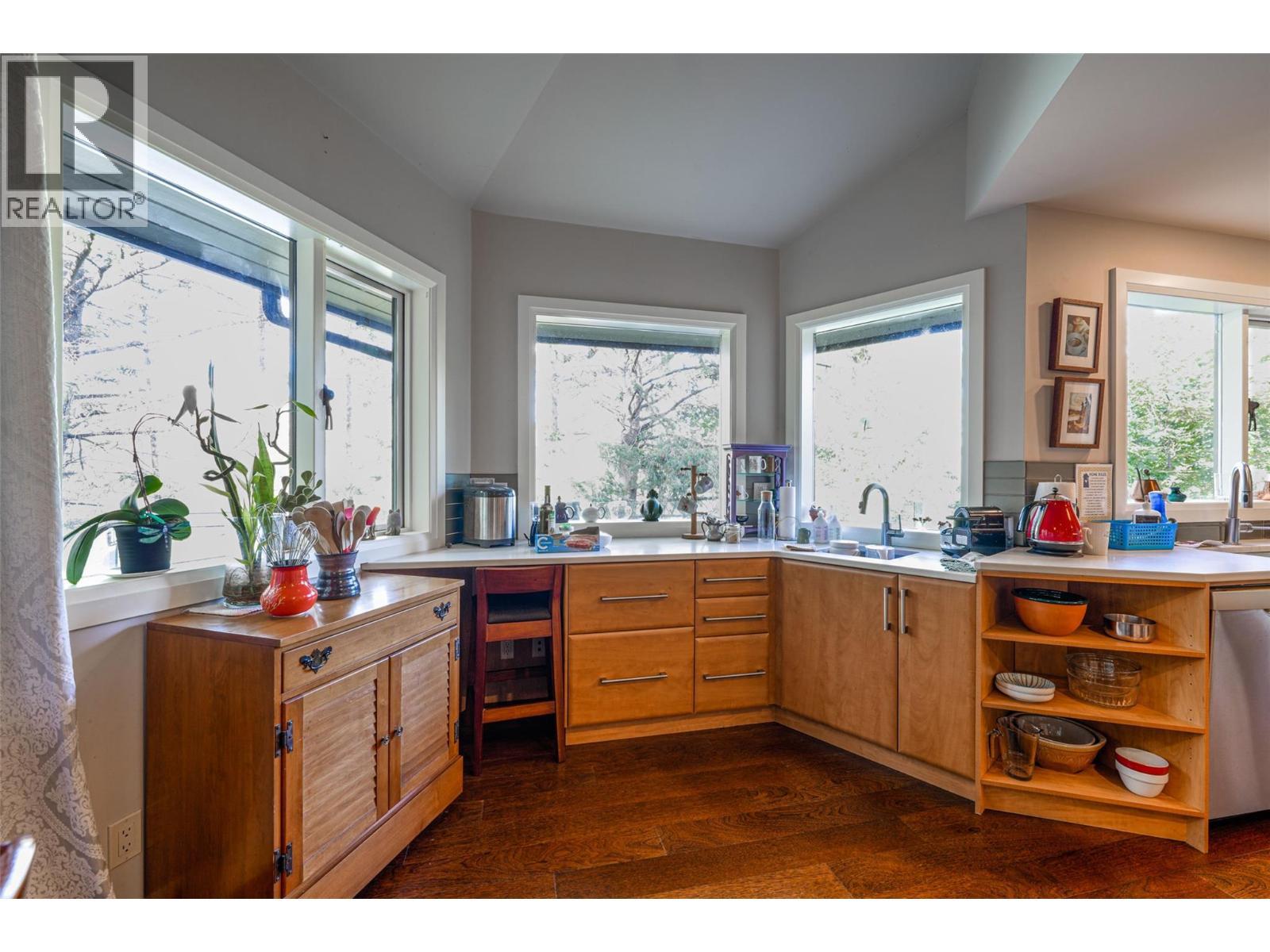 Lots of cabinets - 14038 Ponderosa Way, Coldstream, BC - Indoor