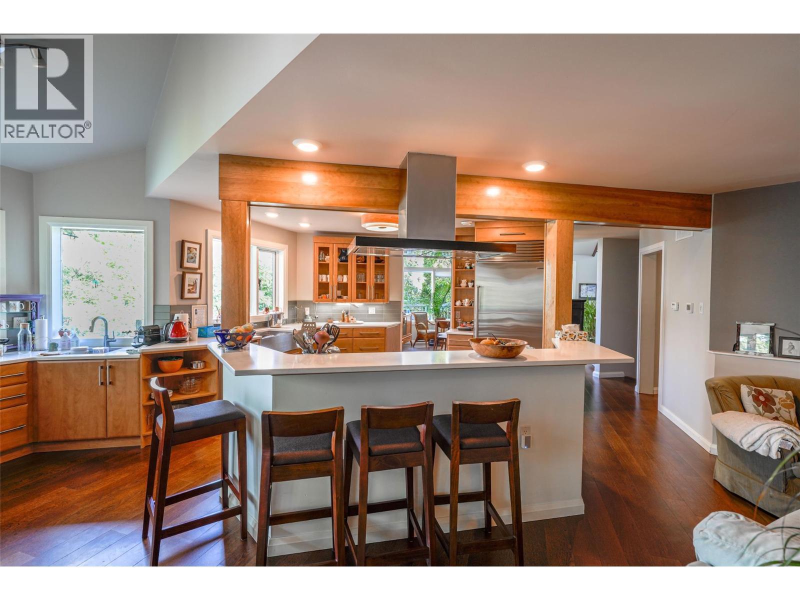 Eating bar with quartz countertops - 14038 Ponderosa Way, Coldstream, BC - Indoor