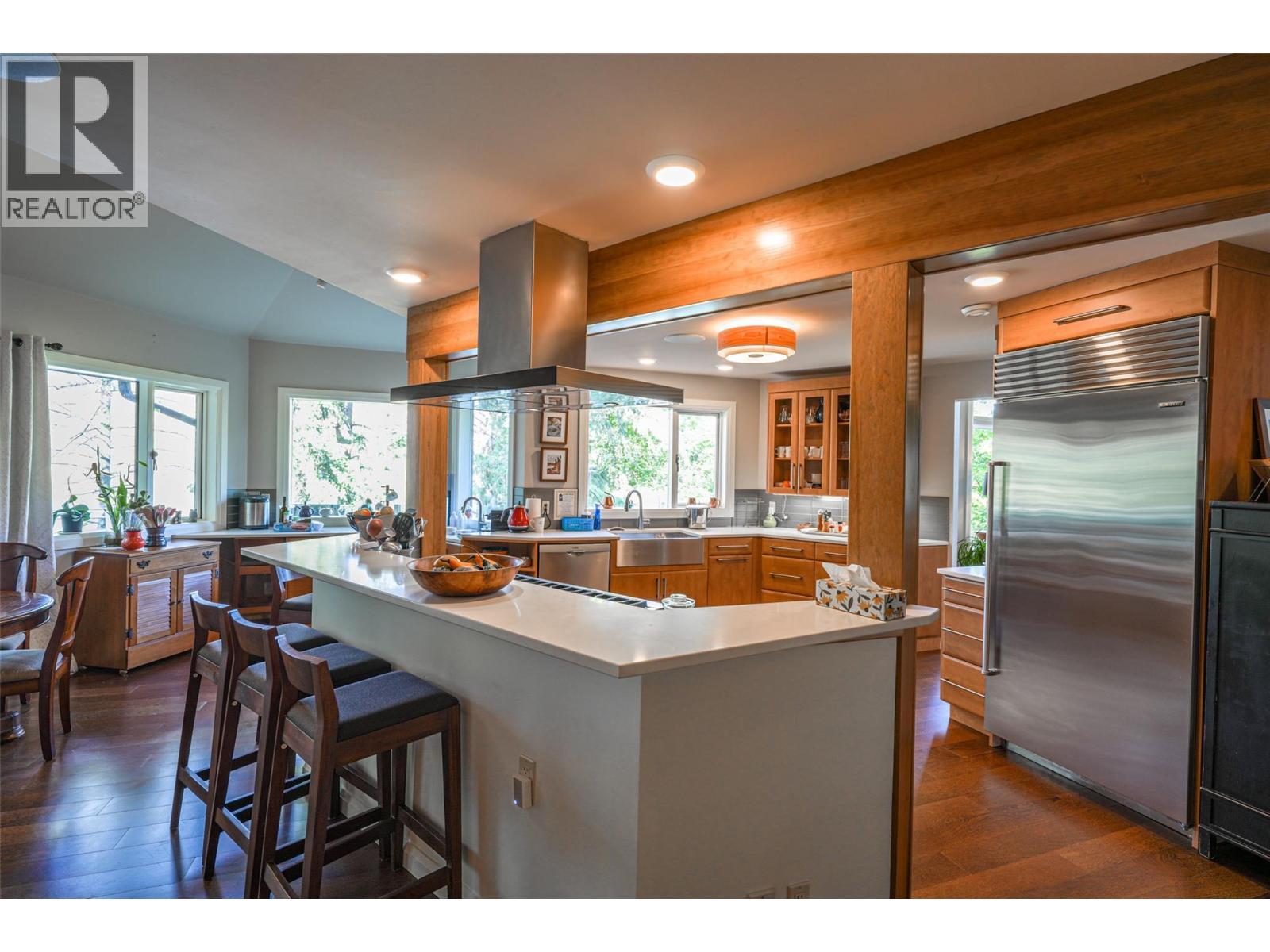 Eating bar with quartz countertops - 14038 Ponderosa Way, Coldstream, BC - Indoor