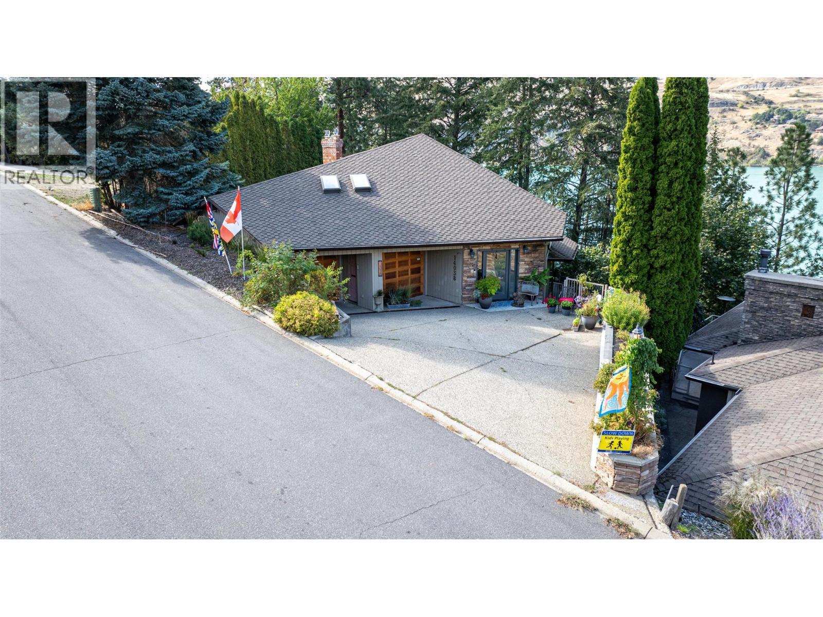 Azure Blue Kal Lake in the back ground - 14038 Ponderosa Way, Coldstream, BC - Outdoor