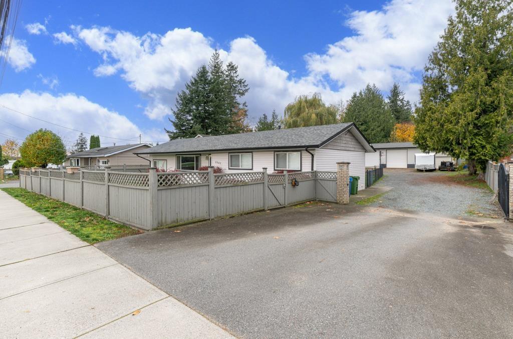 2561 Ross Road, Abbotsford, BC - Outdoor