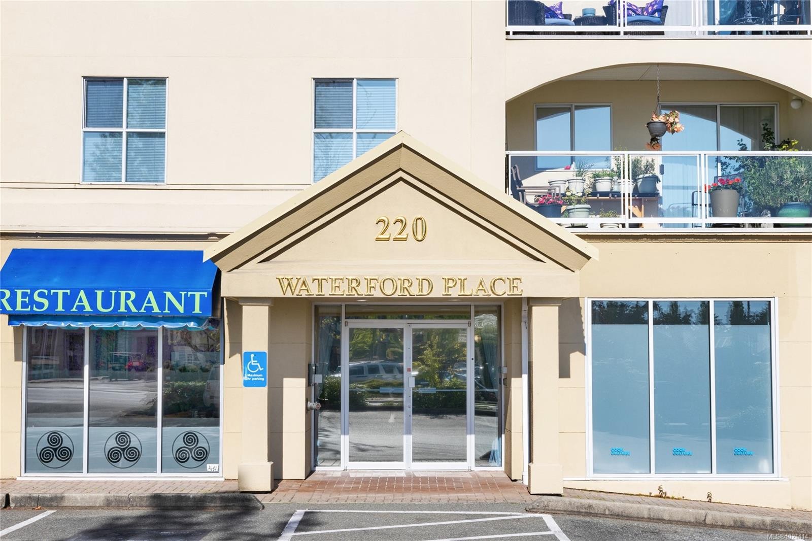 406-220 Island Hwy West, Parksville, BC -