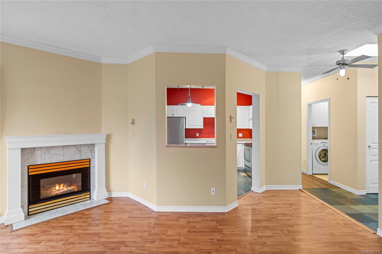 406-220 Island Hwy West, Parksville, BC - Indoor With Fireplace