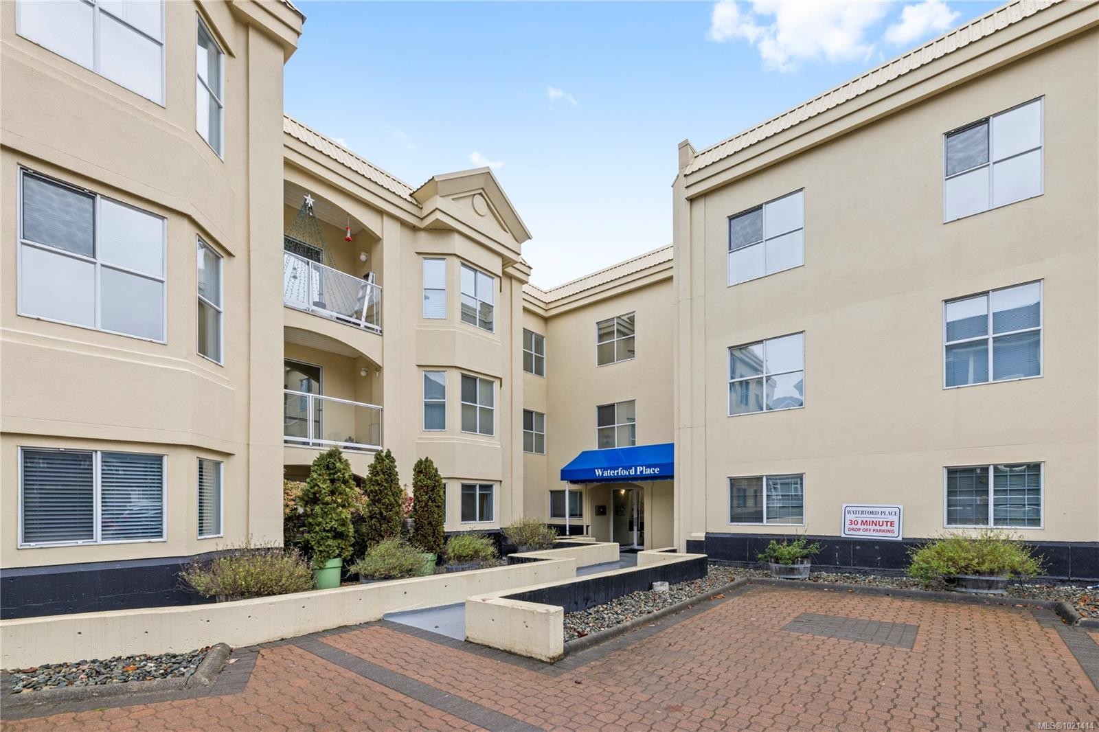 406-220 Island Hwy West, Parksville, BC - Outdoor With Balcony