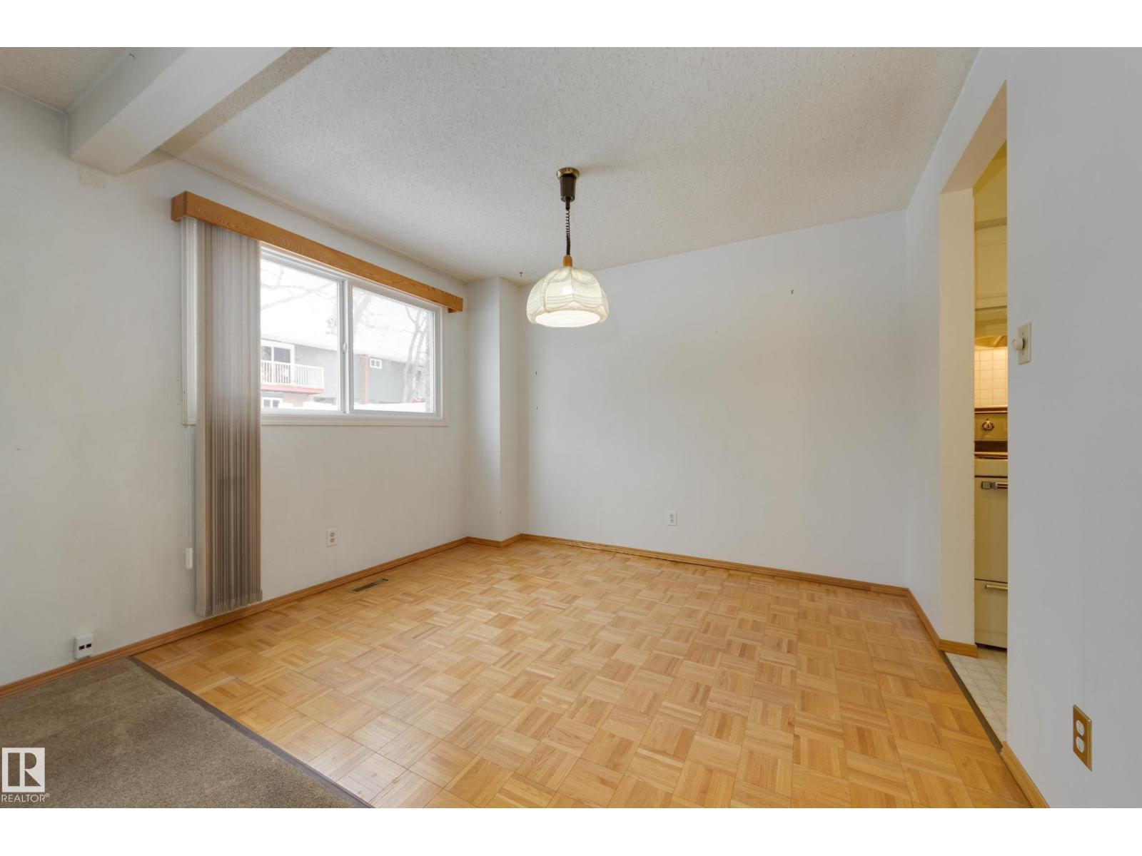 13449 40 St Nw, Edmonton, AB - Indoor Photo Showing Other Room