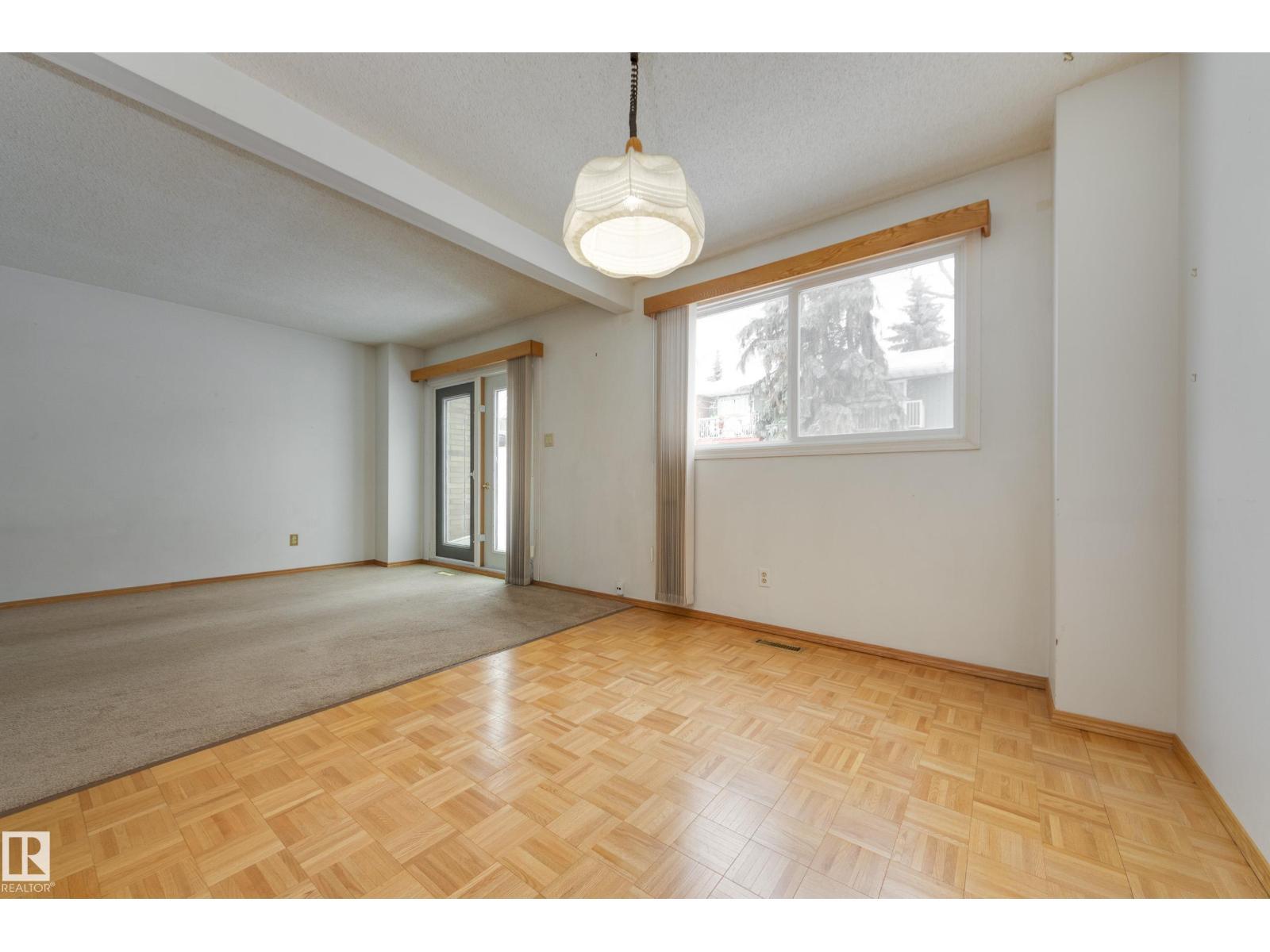 13449 40 St Nw, Edmonton, AB - Indoor Photo Showing Other Room