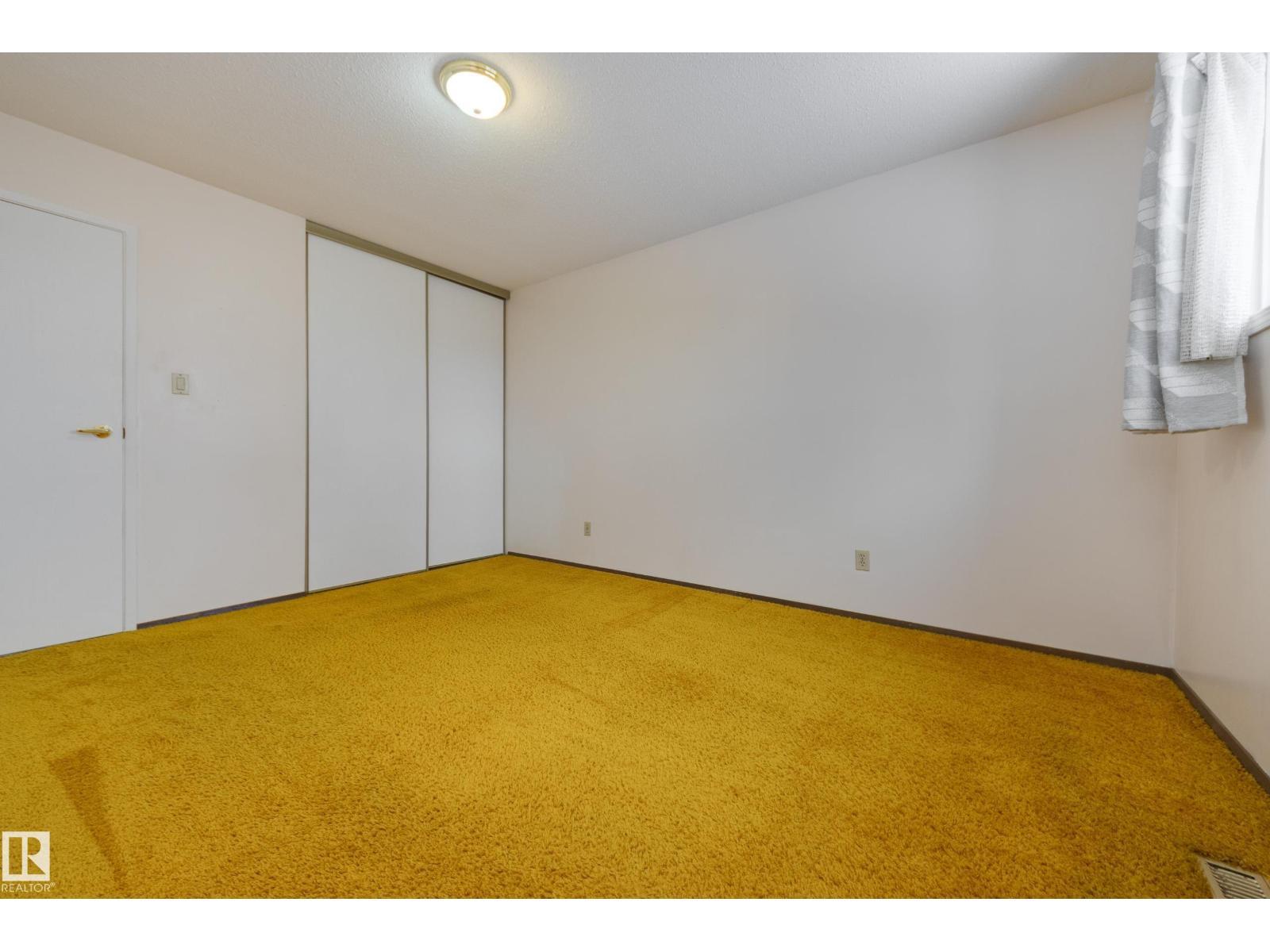 13449 40 St Nw, Edmonton, AB - Indoor Photo Showing Other Room