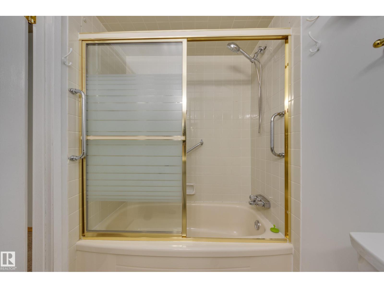 13449 40 St Nw, Edmonton, AB - Indoor Photo Showing Bathroom