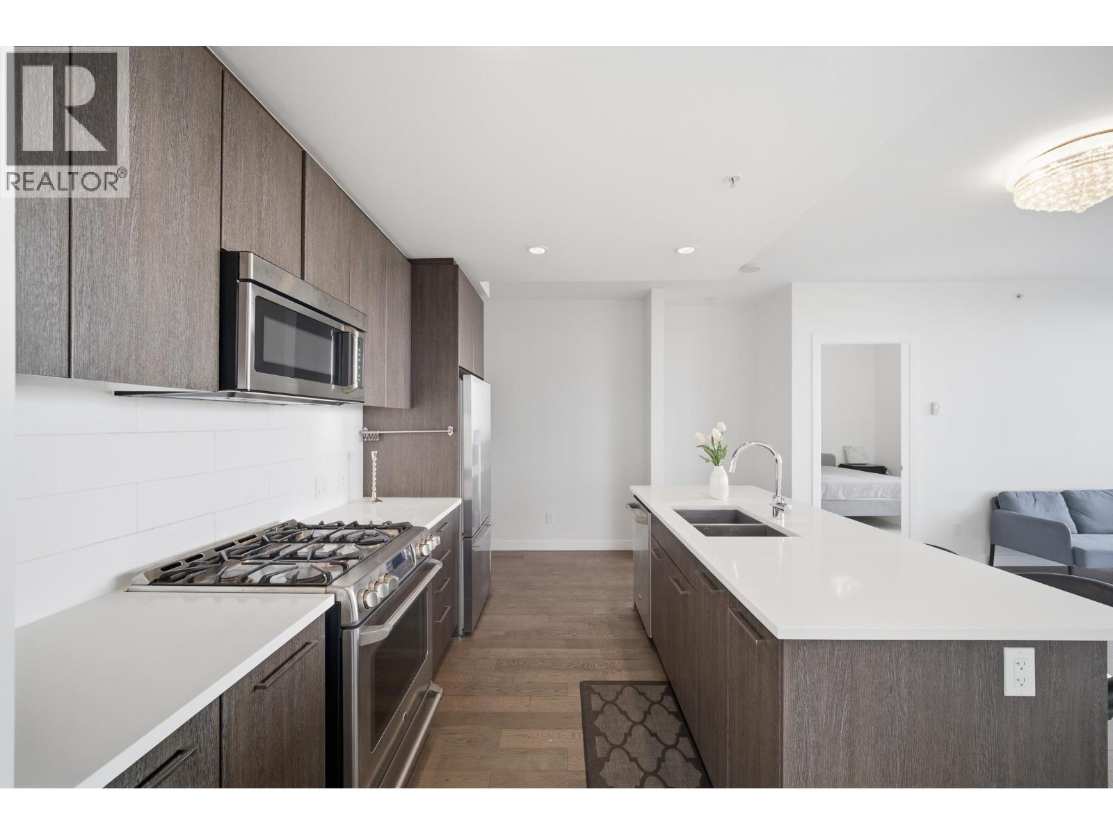 1103 9060 University Crescent, Burnaby, BC - Indoor Photo Showing Kitchen With Double Sink With Upgraded Kitchen