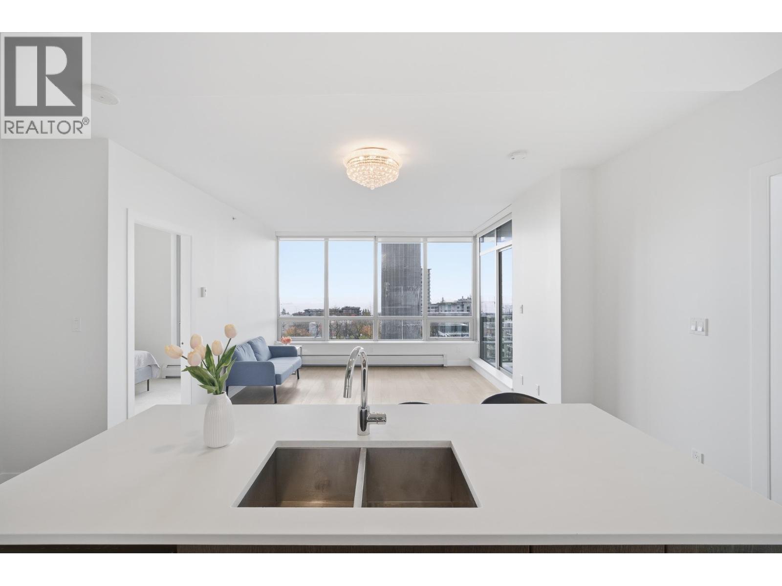 1103 9060 University Crescent, Burnaby, BC - Indoor Photo Showing Kitchen