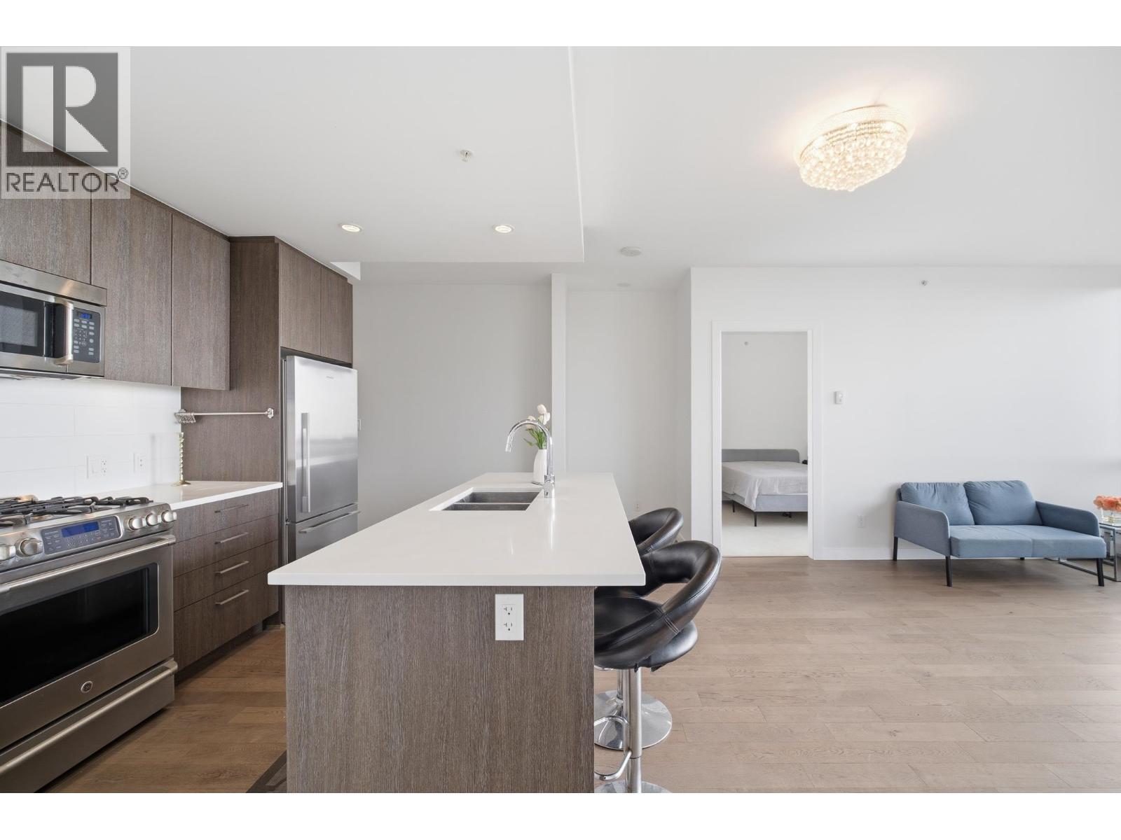 1103 9060 University Crescent, Burnaby, BC - Indoor Photo Showing Kitchen With Double Sink With Upgraded Kitchen