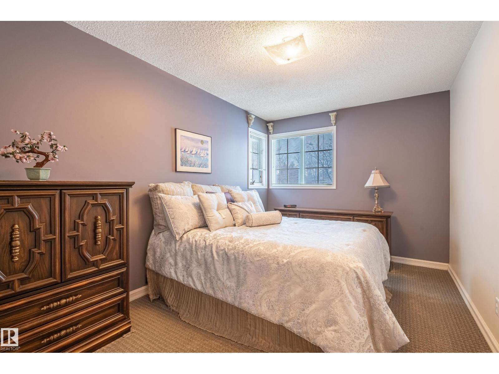 31 Harwood Dr, St. Albert, AB - Indoor Photo Showing Bedroom
