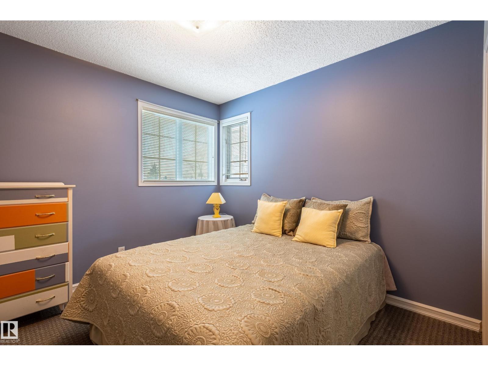 31 Harwood Dr, St. Albert, AB - Indoor Photo Showing Bedroom