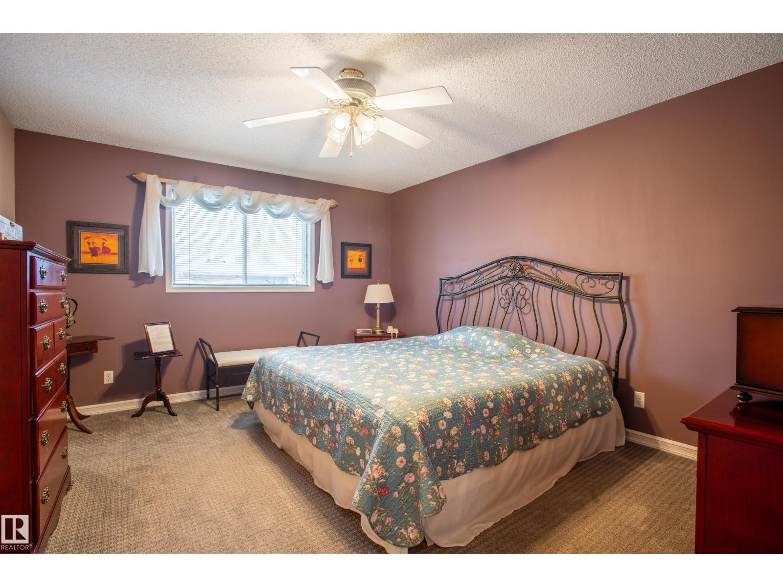 31 Harwood Dr, St. Albert, AB - Indoor Photo Showing Bedroom
