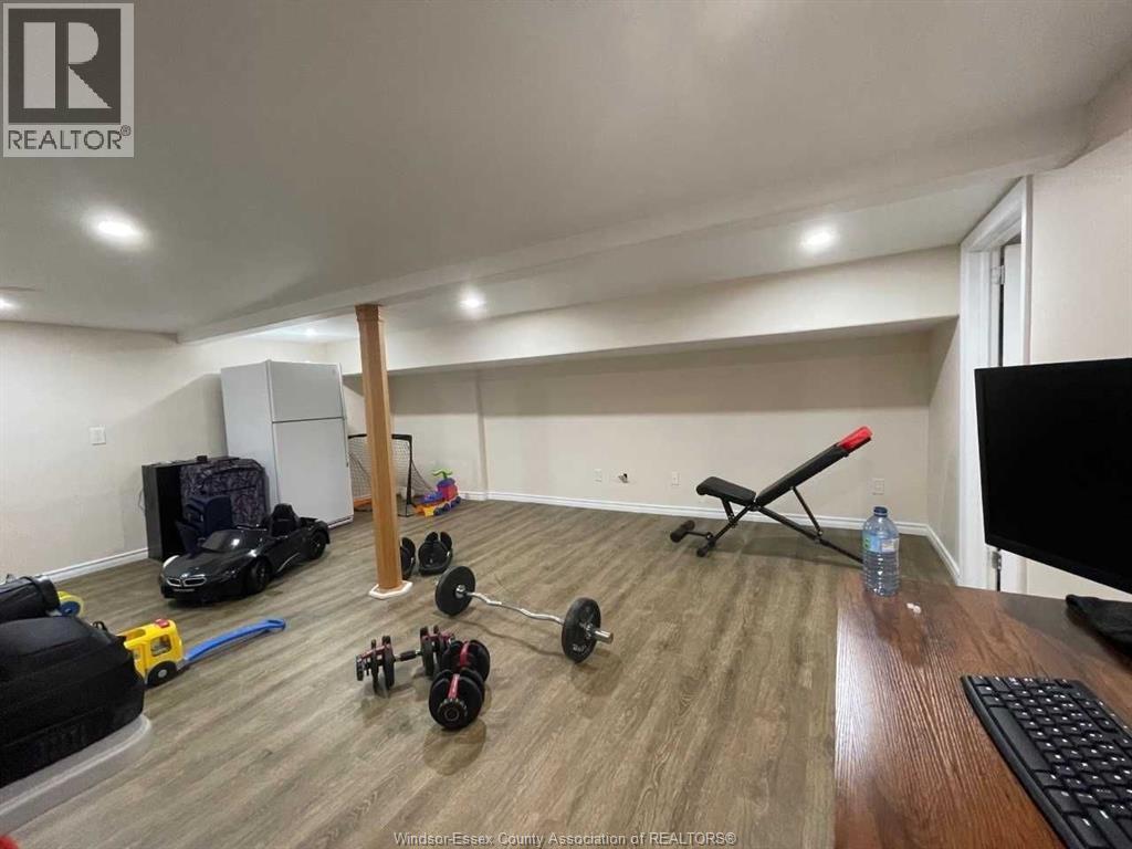 330 Elliott Avenue Unit# Lower, Windsor, ON - Indoor Photo Showing Gym Room