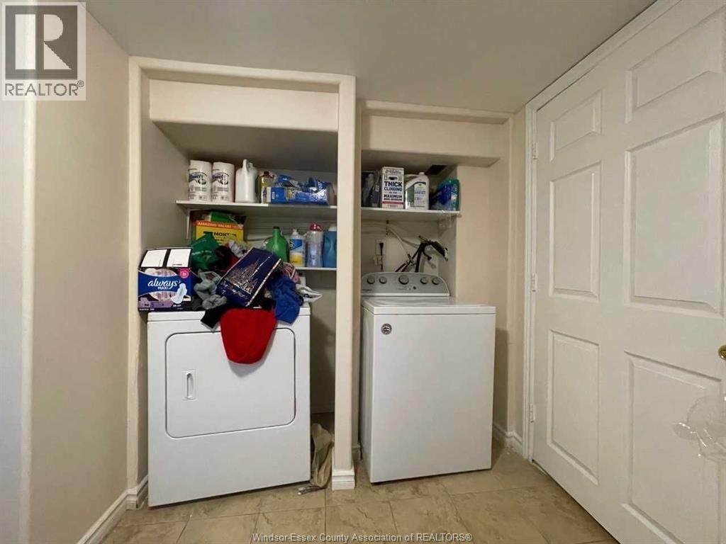 330 Elliott Avenue Unit# Lower, Windsor, ON - Indoor Photo Showing Laundry Room